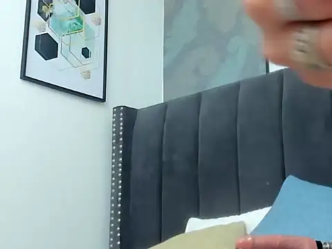 Anikka Albrite  online show from 03.26.26