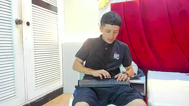 ESTEBAN 2102 online show from 01.12.26