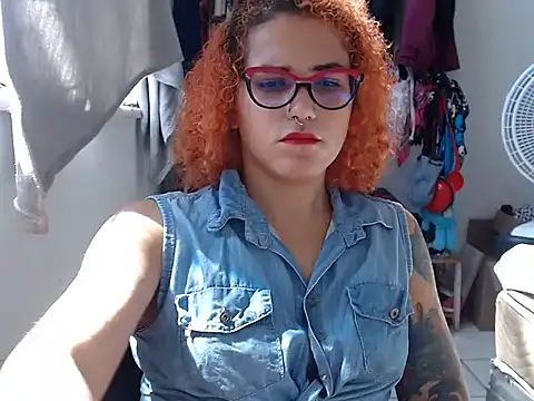Snapshot of Queen_Domme_de_paus chatting on 04.08.26 Queen Domme de paus online show from 04.08.26