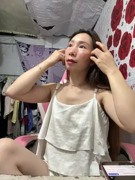 Snapshot of Adela-222 chatting on 06.26.26 Adela-222 online show from 06.26.26
