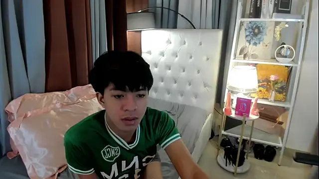 Snapshot of davincihugecock chatting on 06.14.26 davincihugecock online show from 06.14.26