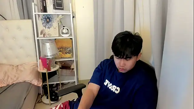 Snapshot of davincihugecock chatting on 06.18.26 davincihugecock online show from 06.18.26