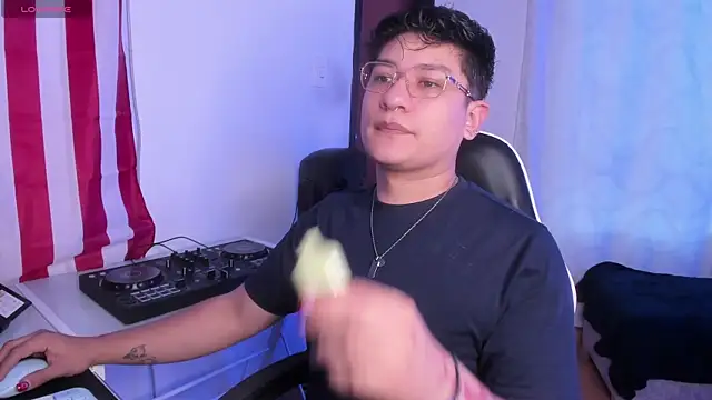 Theo Rowan online show from 04.17.26