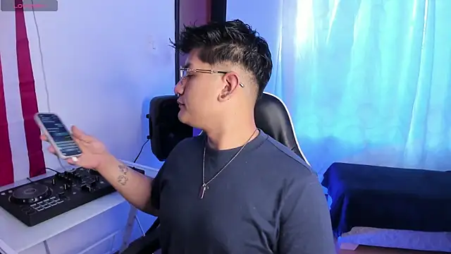 Theo Rowan online show from 04.22.26