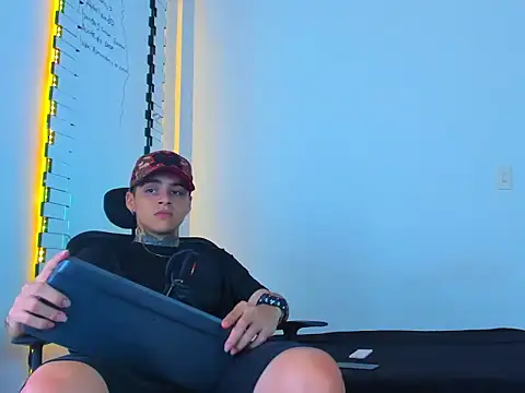 Snapshot of Thomas-Wil chatting on 02.03.26 Thomas-Wil online show from 02.03.26