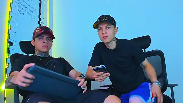 Snapshot of Thomas-Wil chatting on 02.11.26 Thomas-Wil online show from 02.11.26