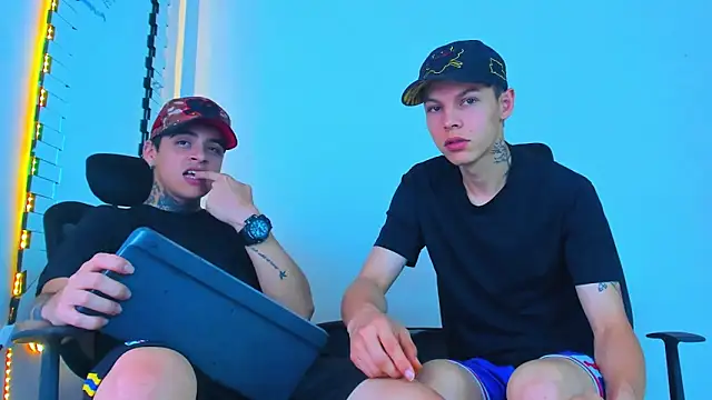 Snapshot of Thomas-Wil chatting on 02.27.26 Thomas-Wil online show from 02.27.26