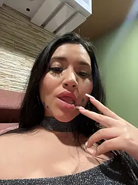 Veronica Wins  online show from 04.21.26