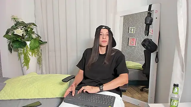 ViictoriiaSaenz online show from 04.22.26