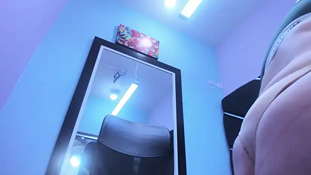 MiaRouss69 online show from 04.06.26