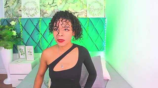Snapshot of AlexiiaBrown chatting on 04.22.26 AlexiiaBrown online show from 04.22.26
