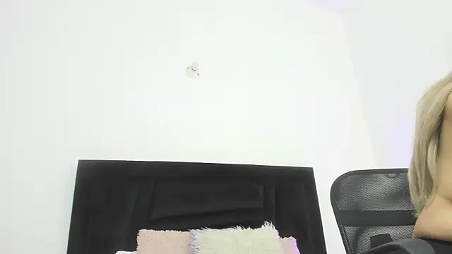 Naugthy Sara online show from 04.06.26