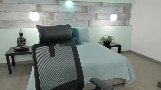 Abriil cutee online show from 03.25.26