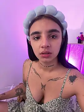 Snapshot of Abriil_cutee chatting on 06.25.26 Abriil cutee online show from 06.25.26