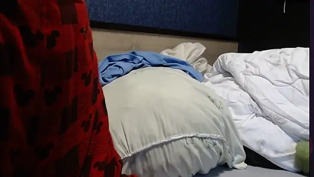 Snapshot of Santanna77 chatting on 02.19.25 Santanna77 online show from 02.19.25
