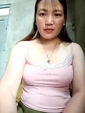 Snapshot of Nunaa2x chatting on 05.21.26 Nunaa2x online show from 05.21.26