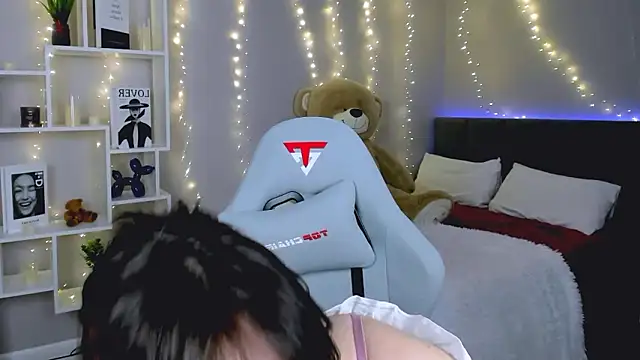 Snapshot of KikaOsterman chatting on 02.01.26 KikaOsterman online show from 02.01.26