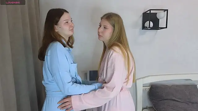 TessieNoffsinger online show from 04.12.26