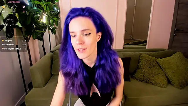 Snapshot of AuraLaunni chatting on 05.16.26 AuraLaunni online show from 05.16.26