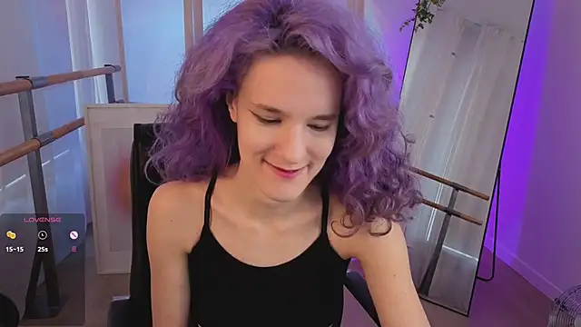 Snapshot of AuraLaunni chatting on 06.05.26 AuraLaunni online show from 06.05.26