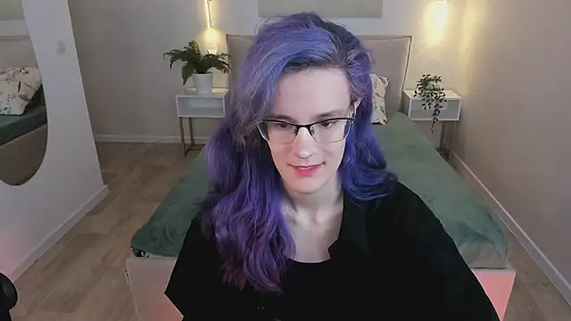 Snapshot of AuraLaunni chatting on 06.27.26 AuraLaunni online show from 06.27.26