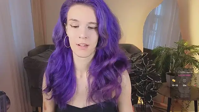 Snapshot of AuraLaunni chatting on 07.24.26 AuraLaunni online show from 07.24.26
