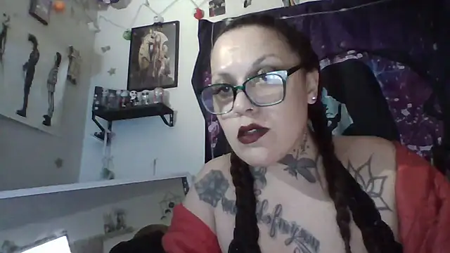 Snapshot of Sillyofm3 chatting on 02.18.26 Sillyofm3 online show from 02.18.26