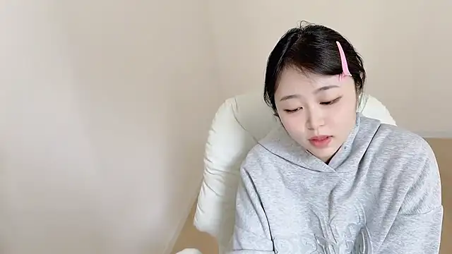 Snapshot of Onefiona chatting on 04.20.26 Onefiona online show from 04.20.26