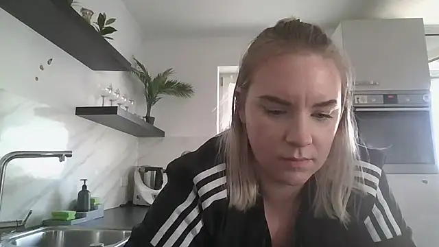 MinchenBienchen98 online show from 02.26.26