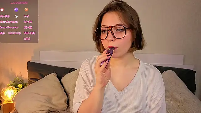 Next2Marie online show from 04.10.26