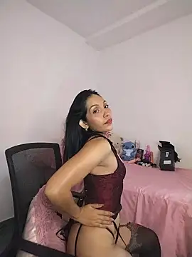 Lady Crimson online show from 01.15.26