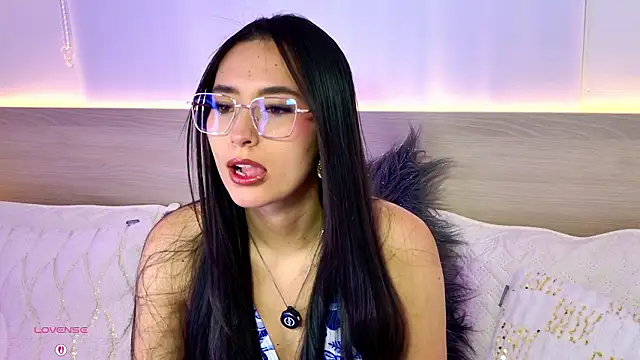 Snapshot of AliceeBloom chatting on 02.18.26 AliceeBloom online show from 02.18.26