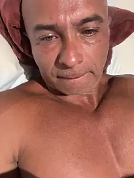 Snapshot of dogfrota chatting on 02.21.26 dogfrota online show from 02.21.26