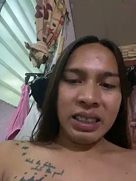 Snapshot of LOVELYMAYUMIE chatting on 12.19.25 LOVELYMAYUMIE online show from 12.19.25