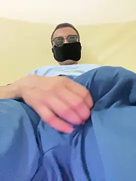 Snapshot of Uzieham22 chatting on 02.21.26 Uzieham22 online show from 02.21.26