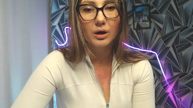NikkiKiss    online show from 05.14.26