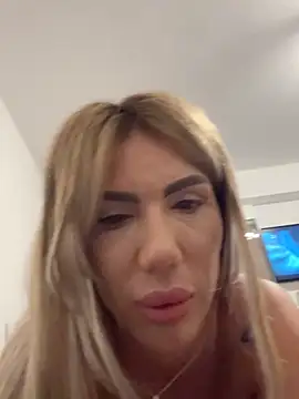 Missolevelvet online show from 04.15.26