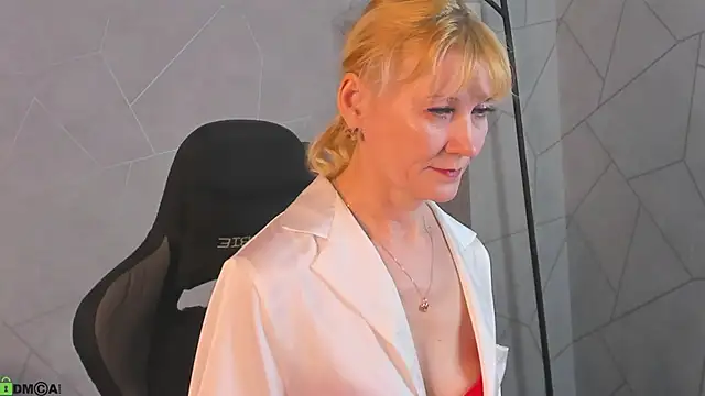 Julie Lucas online show from 04.21.26