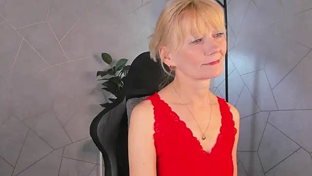 Snapshot of Julie_Lucas chatting on 05.14.26 Julie Lucas online show from 05.14.26