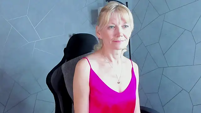Snapshot of Julie_Lucas chatting on 05.17.26 Julie Lucas online show from 05.17.26