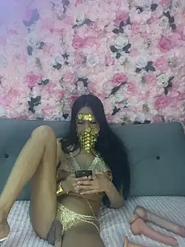Snapshot of Ines-z chatting on 04.11.26 Ines-z online show from 04.11.26