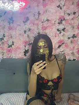 Snapshot of Ines-z chatting on 04.18.26 Ines-z online show from 04.18.26