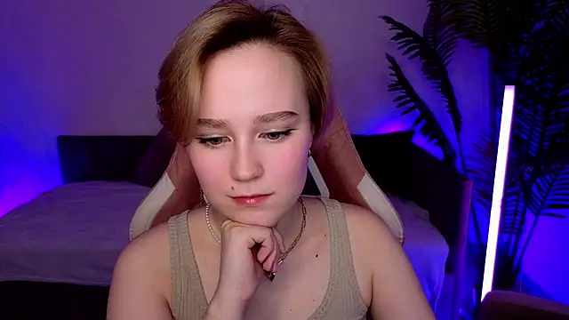 Snapshot of Ellie_Heavenly chatting on 02.13.26 Ellie Heavenly online show from 02.13.26