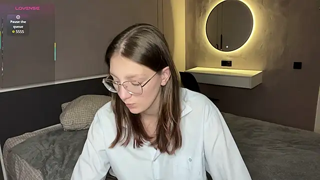 Snapshot of ChrisAmott chatting on 04.27.26 ChrisAmott online show from 04.27.26
