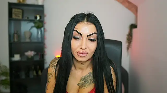 Snapshot of Latinella_ chatting on 01.13.26 Latinella online show from 01.13.26