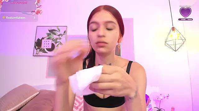 Snapshot of april_jones05 chatting on 02.08.26 april jones05 online show from 02.08.26