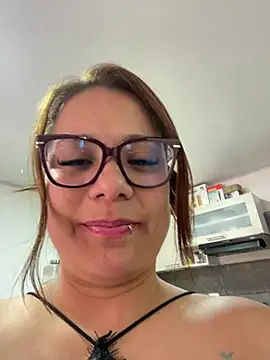 Snapshot of Pretty__Milf chatting on 07.16.26 Pretty Milf online show from 07.16.26