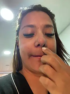 Snapshot of Pretty__Milf chatting on 07.18.26 Pretty Milf online show from 07.18.26