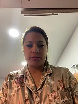 Snapshot of Pretty__Milf chatting on 07.19.26 Pretty Milf online show from 07.19.26