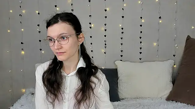 ThoraMarola online show from 02.17.26